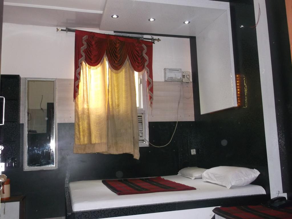 Hotel Abhineet Palace Jaipur Room photo