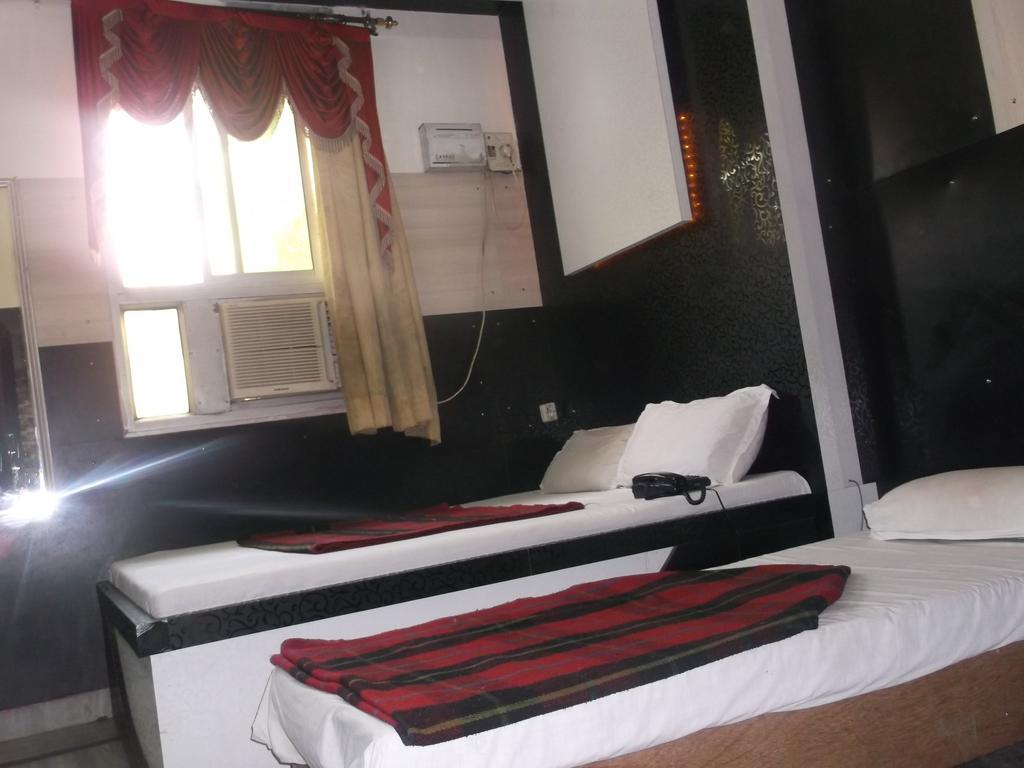 Hotel Abhineet Palace Jaipur Room photo